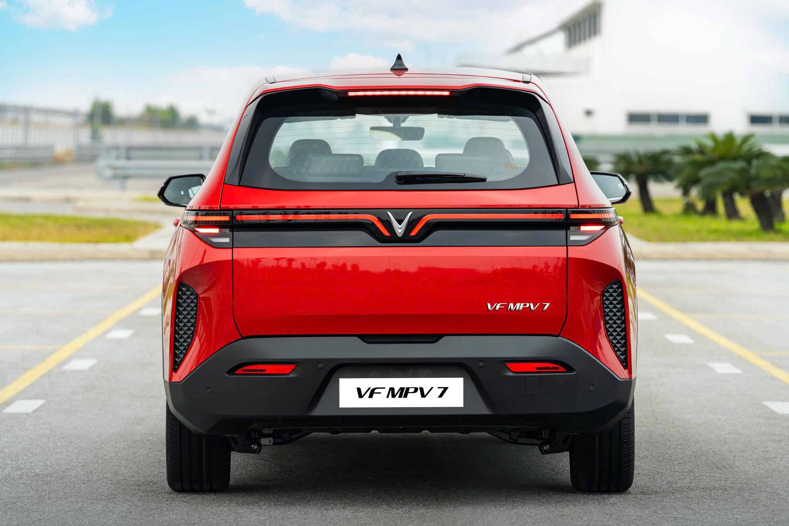VF MPV 7 giá tốt